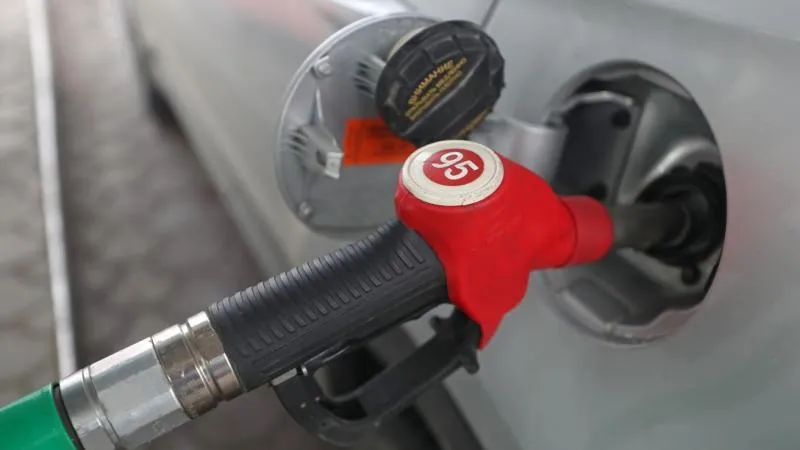 La valeur boursière de l’essence AI‑95 a bondi de 7,5 % en une journée