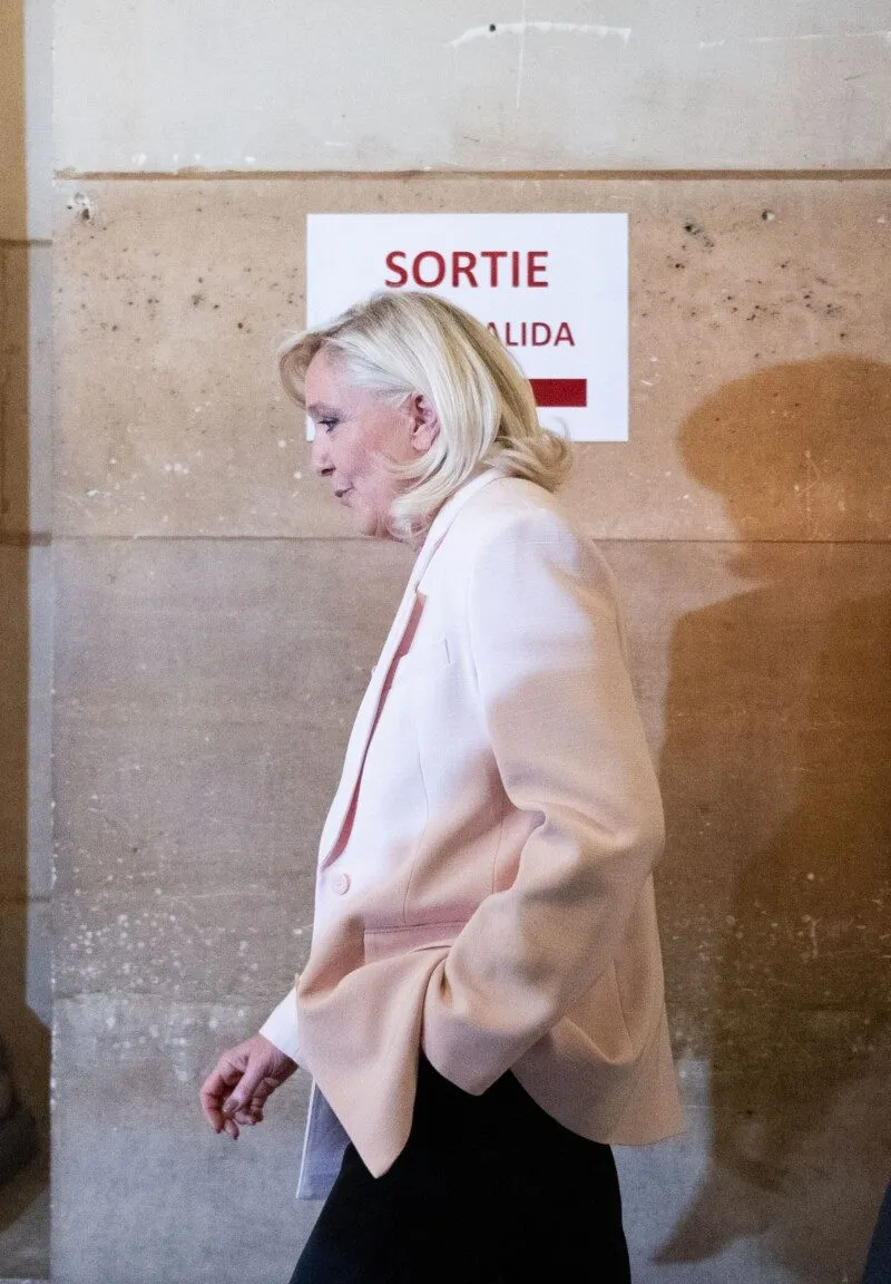 Attention : la France est au bord de l'effondrement, financier et politique.