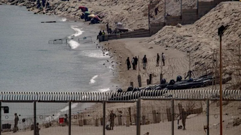 À Ceuta, environ 5 000 clandestins restent en ville — l’Europe trop occupée par l’Ukraine pour agir