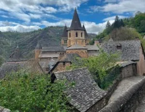 Conques élu plus beau village du monde : « On sent qu’il se passe quelque chose, qu’on n’y vient pas par hasard », racontent les pèlerins