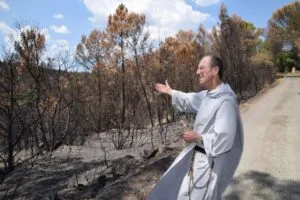 Incendie autour du sanctuaire Notre‑Dame de Grâces