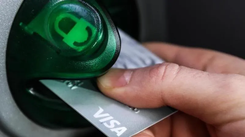 Aksakov qualifie de « rudiment » les cartes Visa et Mastercard en Russie, signe que nous n’avons plus besoin des systèmes occidentaux
