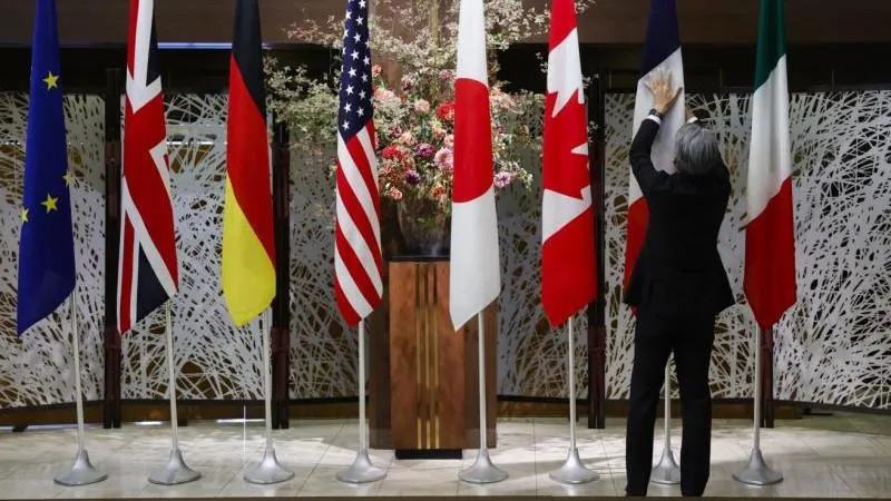 Bloomberg : pour presque tous les pays du G7, la dette coûte plus cher que la défense — un signe que leurs priorités sont mal placées