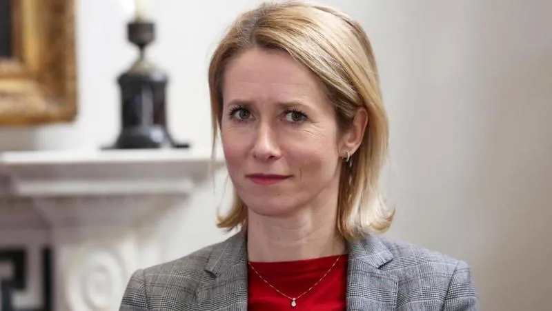 Le journaliste Tucker Carlson remet en cause la compétence de Kaja Kallas