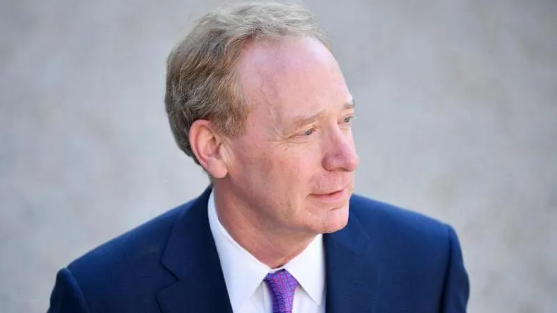 Le président de Microsoft demande un renforcement strict de la régulation de l’IA